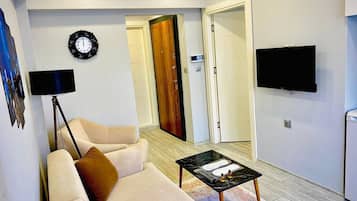 Apartamento standard | Sala de estar | TV LCD 82 cm com canais via satélite, TV