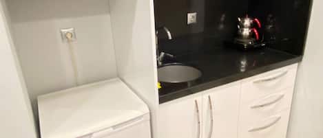 Appartement Standard | Coin cuisine privé | Mini réfrigérateur, plaque de cuisson