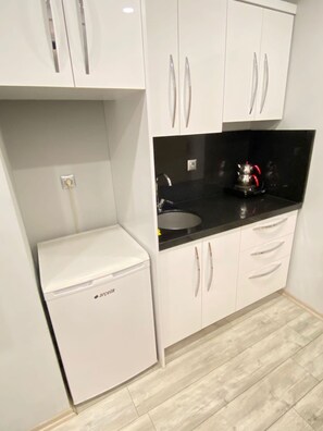 Standard Apartment | Private kitchenette | Mini-fridge, stovetop, cookware/dishes/utensils - İVORY SUİTE (Trabzon)