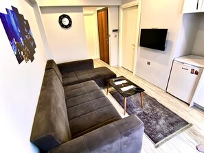 1 bedroom, desk, free WiFi, bed sheets