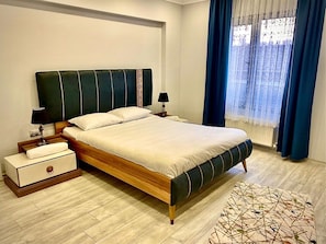 Standard Apartment | Desk, free WiFi, bed sheets