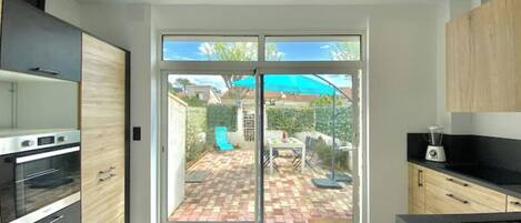 冰箱、微波炉、烤箱、炉灶