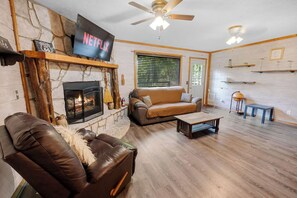 Smart TV, caminetto, Netflix, servizi in streaming