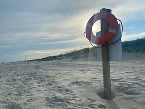 Beach nearby, sun loungers, beach towels