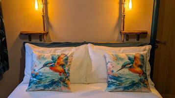 Kamar Double, pemandangan kebun | Didekorasi berbeda-beda dan dilengkapi dengan perabotan berbeda-beda