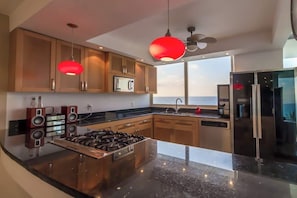 Wasserkocher mit Kaffee-/Teezubehör, Kochgeschirr/Geschirr/Besteck