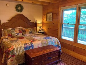 3 bedrooms, desk, iron/ironing board, travel cot