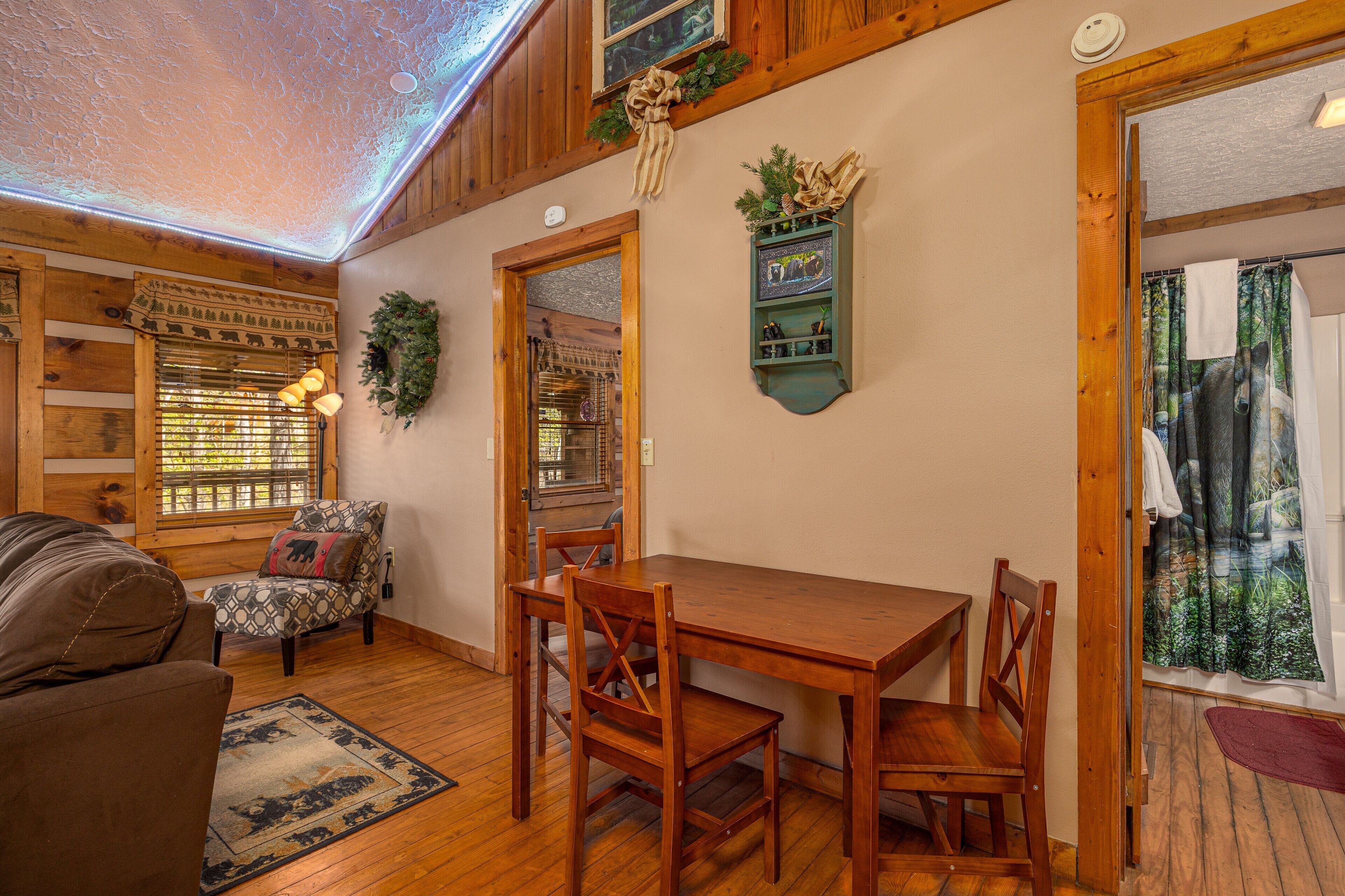 小屋, 1 张特大床和 1 张沙发床, 壁炉 | 用餐