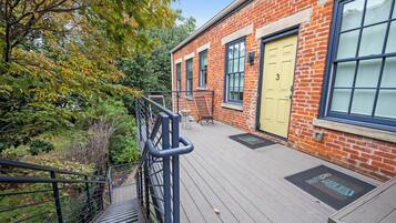 Unit 4 Boho Loft | Terrace/patio