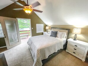 3 bedrooms, pillowtop beds, iron/ironing board, WiFi