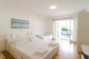Iron/ironing board, WiFi, bed sheets
