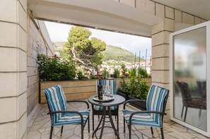 Outdoor dining - House Apartments Ariva - Superior Studio with Balcony (Dubrovnik)
