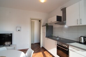 Kühlschrank, Ofen, Herdplatte, Geschirrspüler