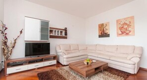 TV - Apartments Nikolina (ST)- Comfort Two Bedroom Apartment (Split)