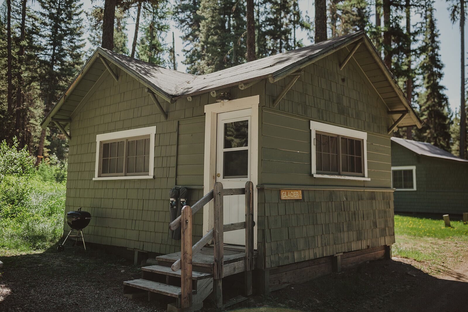 Glacier Cabin at Tamaracks Resort is a cozy cabin with a Seeley Lake view.