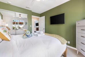 3 bedrooms, desk, iron/ironing board, free WiFi