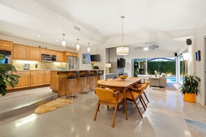 Dining - Lush & Tranquil 3BR Palm Springs Oasis Pool & Spa (Palm Springs)