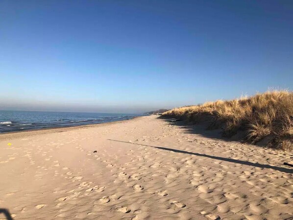Beach nearby, sun loungers, beach towels