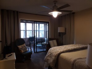 2 habitaciones, escritorio, tabla de planchar con plancha y wifi gratis 