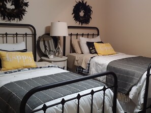 2 bedrooms, desk, iron/ironing board, free WiFi