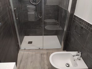 Douche, bidet