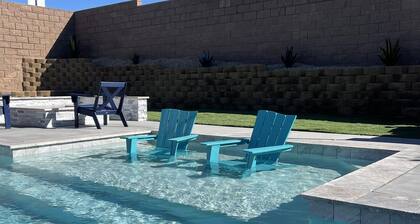 Beautiful modern home with amazing backyard in the heart of Lake Havasu
