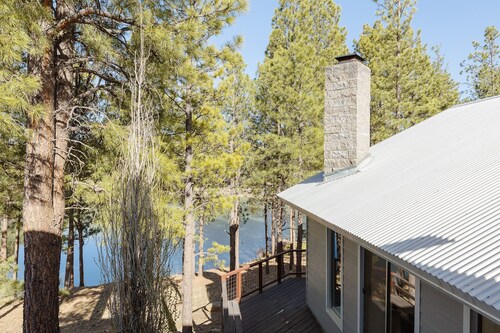Modern Greer Lake House with Hot Tub