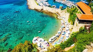 Beach nearby, black sand, 2 beach bars