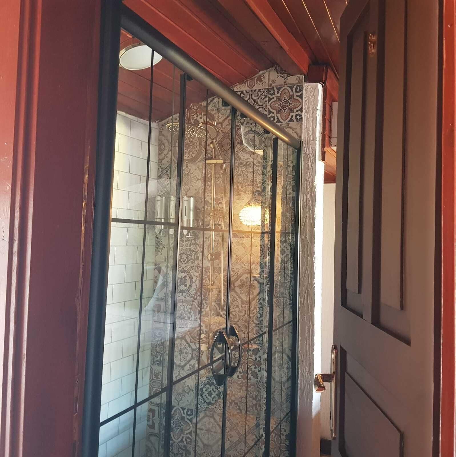 deluxe suite | bathroom | shower, hair dryer, bidet, towels