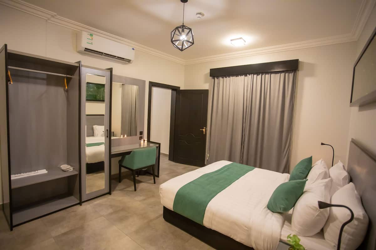 Deluxe-Zimmer, 1 Schlafzimmer | Minibar, Zimmersafe, Bügeleisen/Bügelbrett, kostenloses WLAN