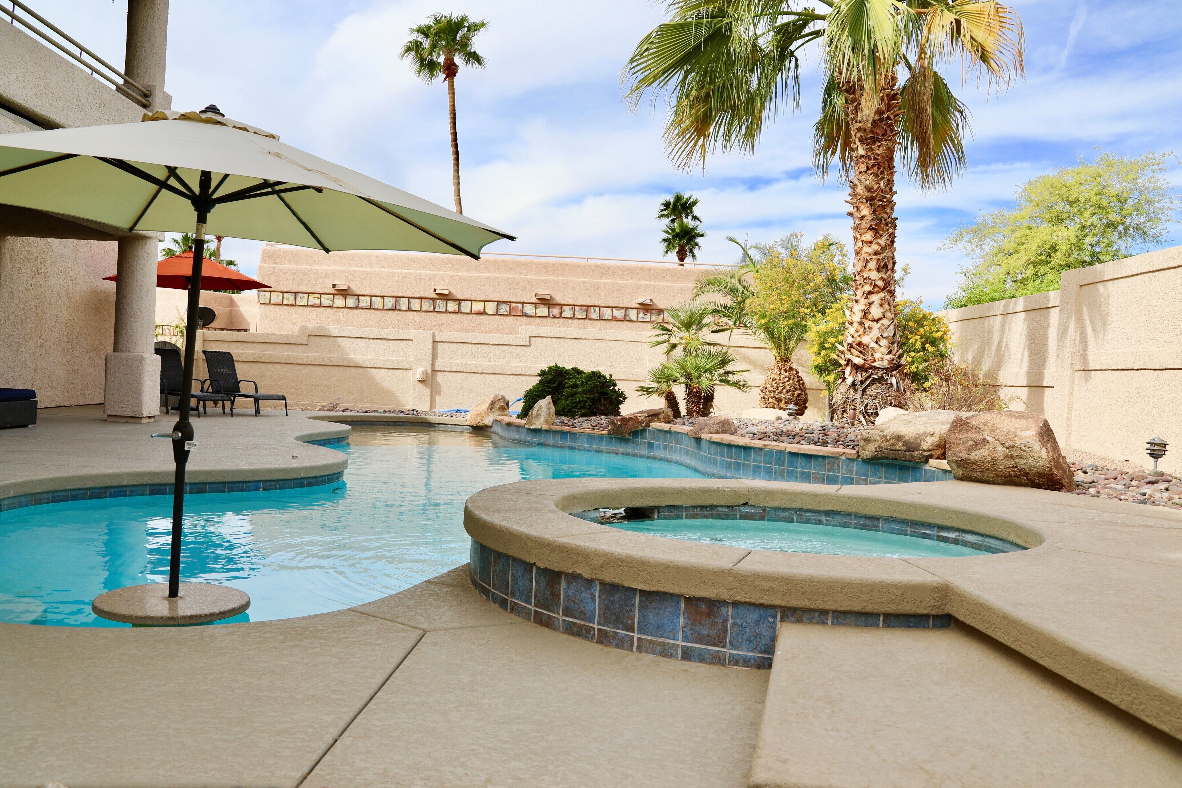 NEW, WOW, LOOK no further-this is it!  Prime area, pool/spa garage & RV ACCESS