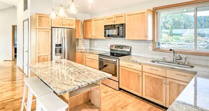 WATERFRONT! Hood Canal Home, Private Beach w/ Kayaks, Paddleboards. Kid Friendly