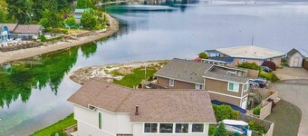 WATERFRONT! Hood Canal Home, Private Beach w/ Kayaks, Paddleboards. Kid Friendly