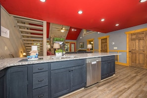 Maison, Plusieurs lits, baignoire à remous | Cuisine privée | Réfrigérateur, four à micro-ondes, un four, surface de cuisson