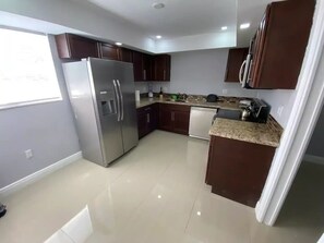 Fridge, microwave, oven, stovetop - Miami Shores 5BR Pool Home, Near Beaches, Shopping, Stadiums & Downtown (Miami Shores)