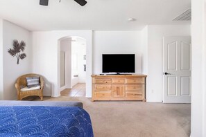 3 habitaciones, tabla de planchar con plancha, wifi y ropa de cama