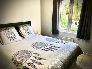 3 bedrooms, desk, iron/ironing board, free WiFi
