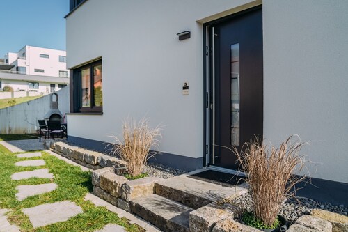 Beautiful FEWO on the edge of the vineyards