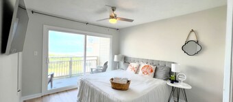 BEACHFRONT:3 BR, 2 Full BA, Renovated, Beach Access , BBQ, Pool, Sleeps 9