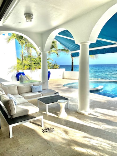 Shore Pointe Beach stunning modern villa neighbouring 5 star Belmond La Samanna 