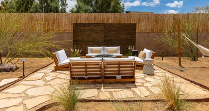 Lucky Moon Retreat | JTree Oasis w/Hot Tub & Pool