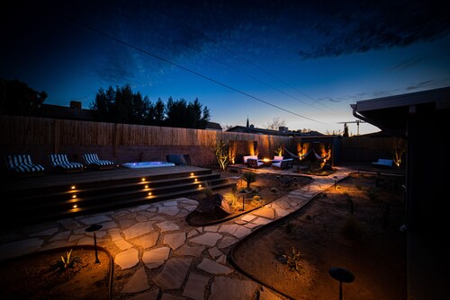 Lucky Moon Retreat | JTree Oasis w/Hot Tub & Pool