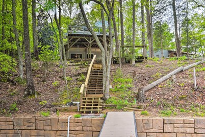 Dock + Fire Pit: Lakefront Living in Abbeville!