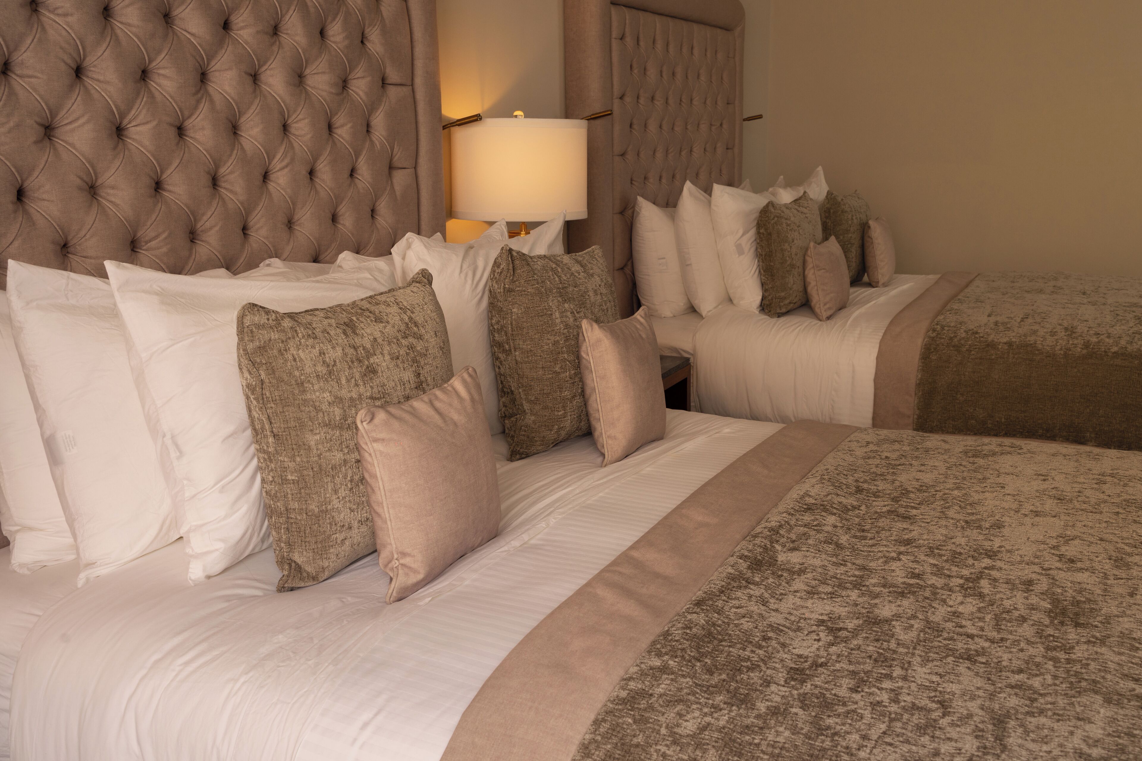 Escritorio, wifi gratis y ropa de cama 