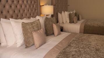 Penthouse | Escrivaninha, Wi-Fi de cortesia, roupa de cama