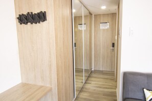 Panoramic Studio Suite | Hypo-allergenic bedding, memory foam beds, iron/ironing board, free WiFi - Go Living (Medellín)