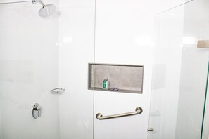 Panoramic-Studiosuite | Allergikerbettwaren, Betten mit Memory-Foam-Matratzen