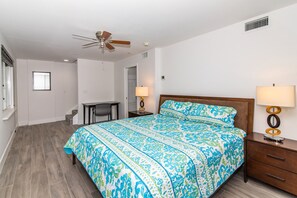 3 chambres, fer et planche à repasser, Wi-Fi, draps fournis