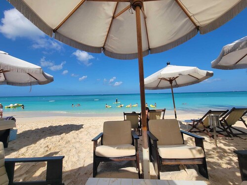 Across from 7mile Beach - Near Palm Heights Hotel and Ritz Carlton