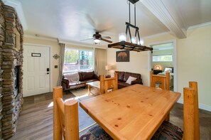 In-room dining - The Moose and Maple Lodge (South Lake Tahoe)
